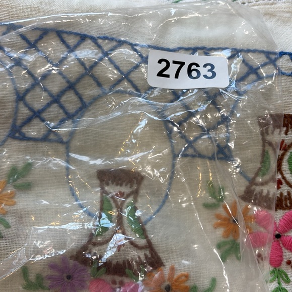 Vintage Embroidered floralTable Runner White Pink Blue - Picture 7 of 7